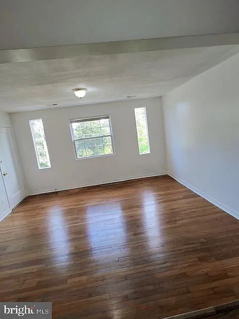 6 bed, 2.0 bath, 550 sqft, $6,800 — Photo 4