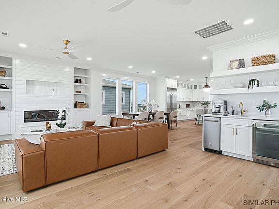 5th image of 738 Dune Ridge Court
