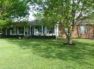 121 Baldridge Dr, Cottontown, TN 37048