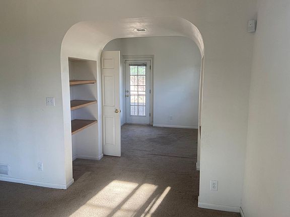 Sitting area off master