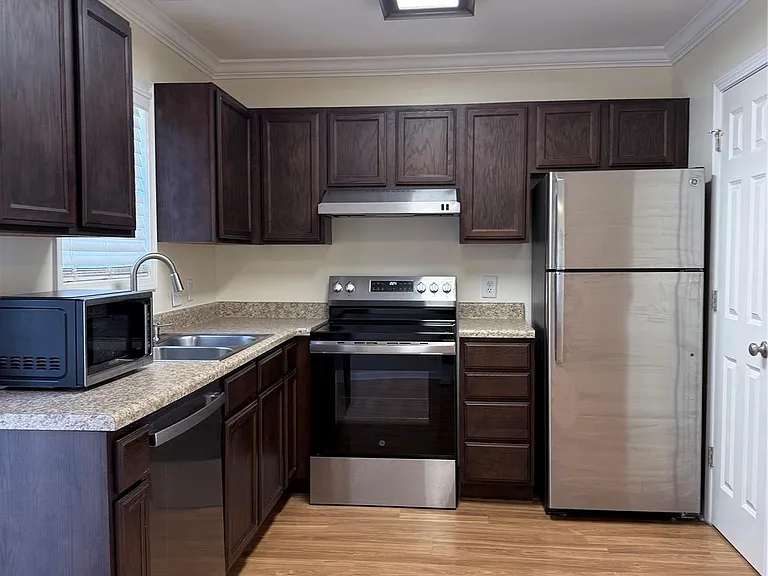 1416 River Dr — Photo 4