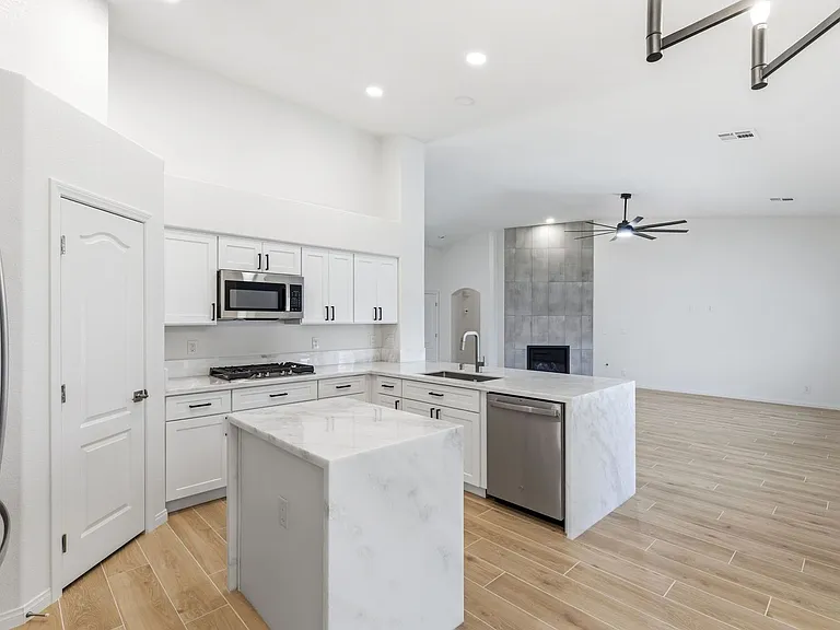 10606 Zingali Ct — Photo 13