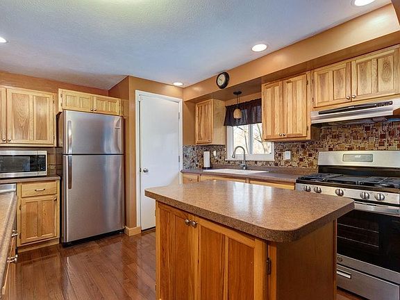 4th image of 53 South Cir