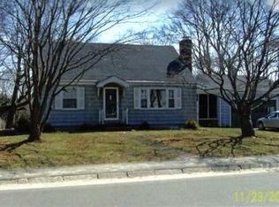 664 Gardners Neck Rd, Swansea, MA 02777