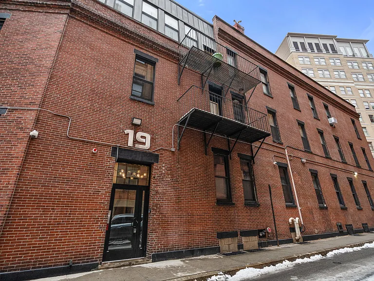 19 Stanhope St #1C — Photo 29