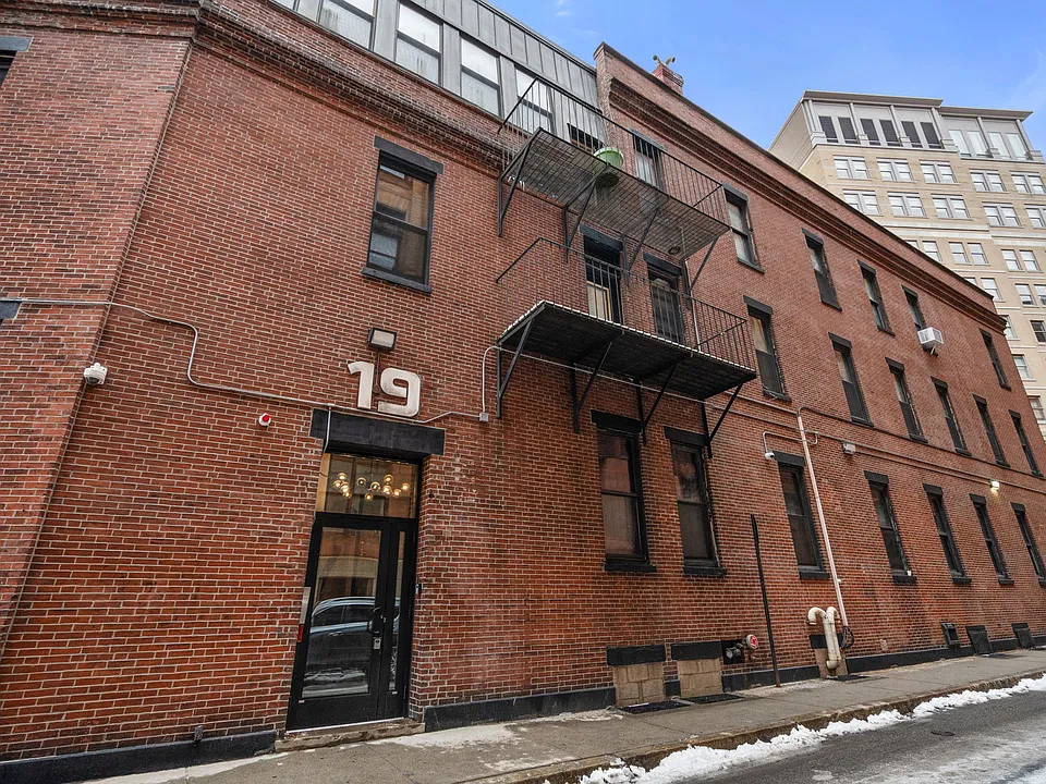 19 Stanhope St #1C