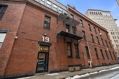 19 Stanhope St Photo 1