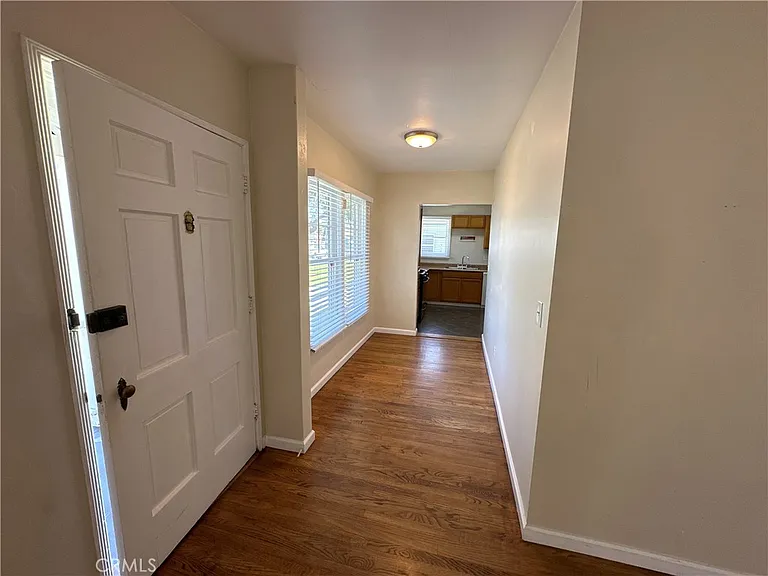 210 S Bush St — Photo 11