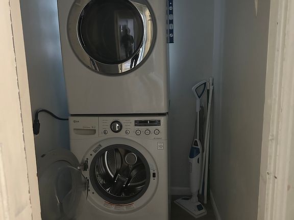 4th image of 401 E 1st Ave #101