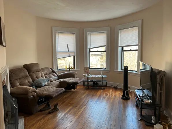 48 Cummings Rd, Brighton, MA