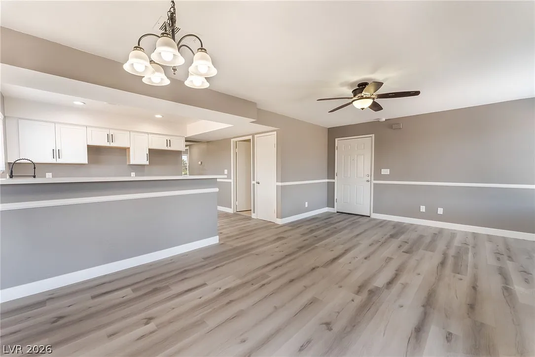 2 bed, 2.0 bath, 3966 sqft, $1,490 — Photo 3