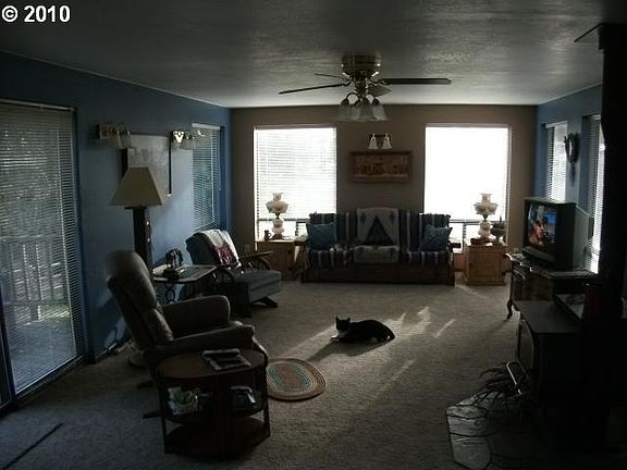 4th image of 16175 SW Hook & Eye Ln