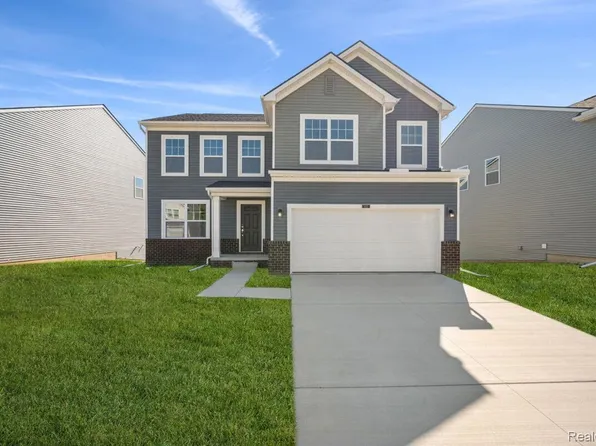 412 Hidden River West W, Holly, MI 48442