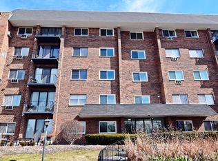 4711 Saint Joseph Creek Rd APT 5G, Lisle, IL 60532