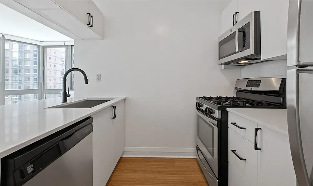800 6th Avenue — Photo 4