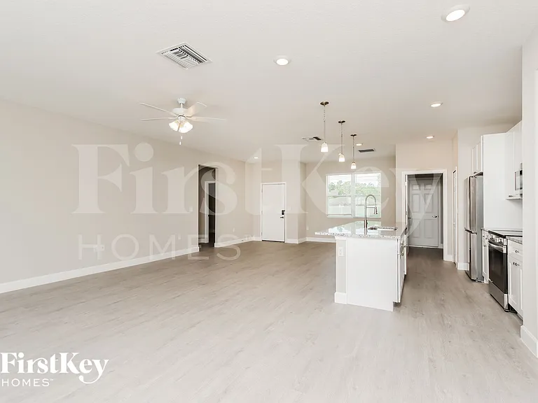 755 Darby Ave SW — Photo 4