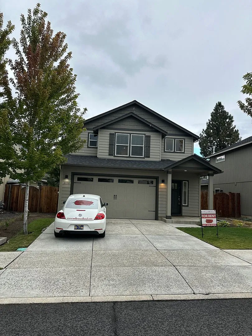 New listing off Pettigrew! A/C! A must see! — Photo 1