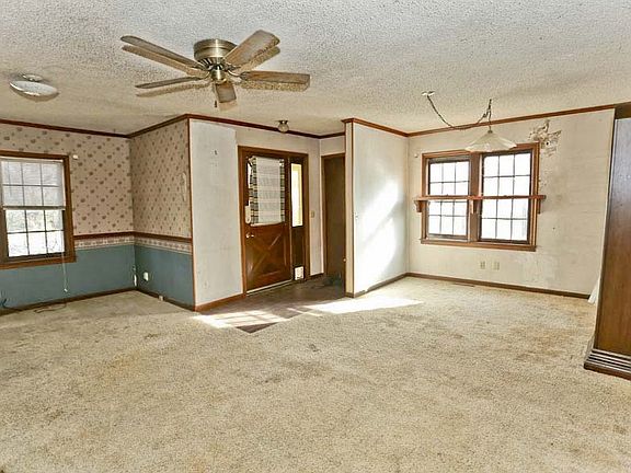 5th image of 107 Elm St