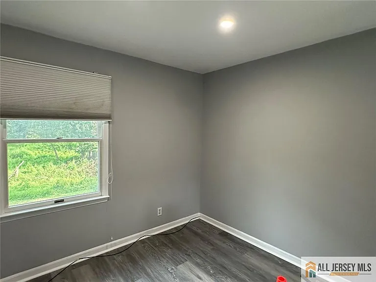 351 Metlars Ln — Photo 6