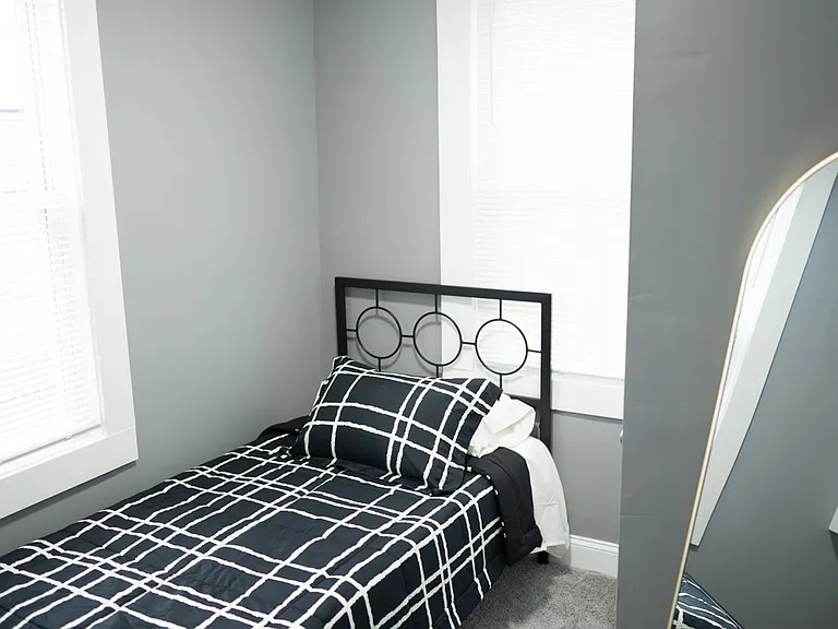 951 Homestead St #1 — Photo 6