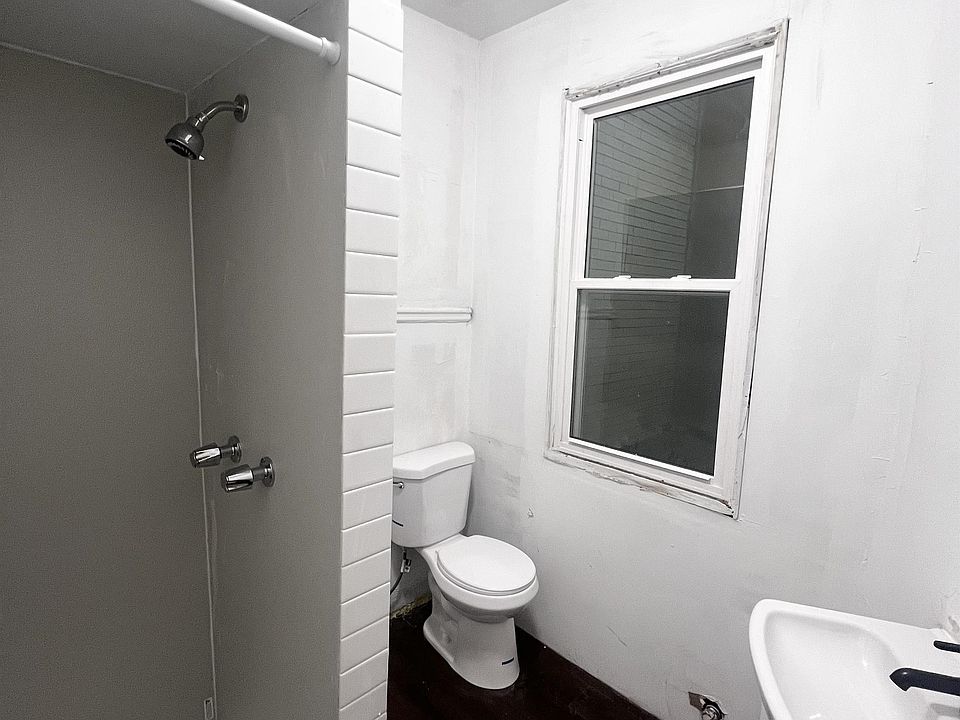 2nd image of 3323 Gratiot Ave APT R