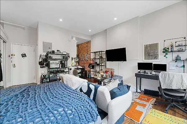 Rented by REAL New York | media 23