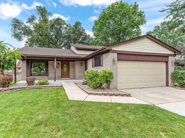 21952 Hall Rd, Woodhaven, MI 48183
