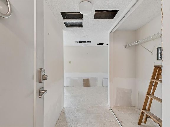 5th image of 400 Island Way APT 211