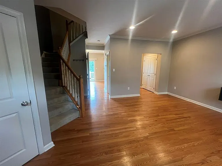 409 Marshall Heights Dr — Photo 3