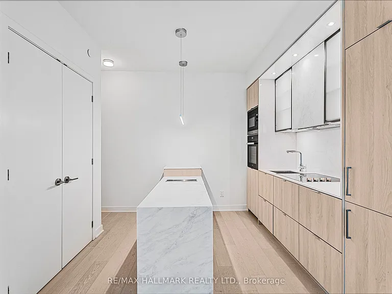 11 Yorkville Ave #3406 — Photo 14