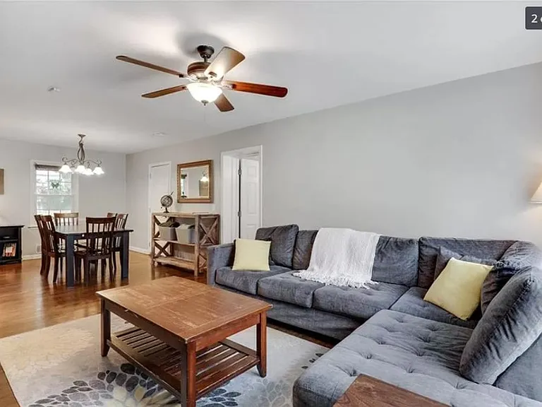 2207 Clearwater Dr SE — Photo 2