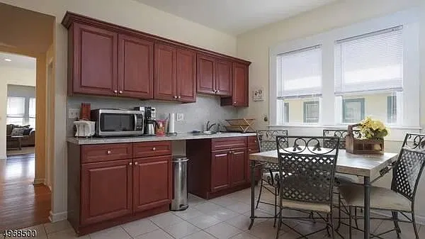 16 Willow Ave — Photo 3