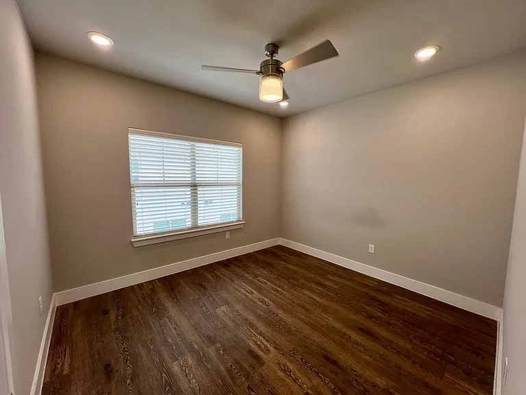 714 N Plano Rd — Photo 28