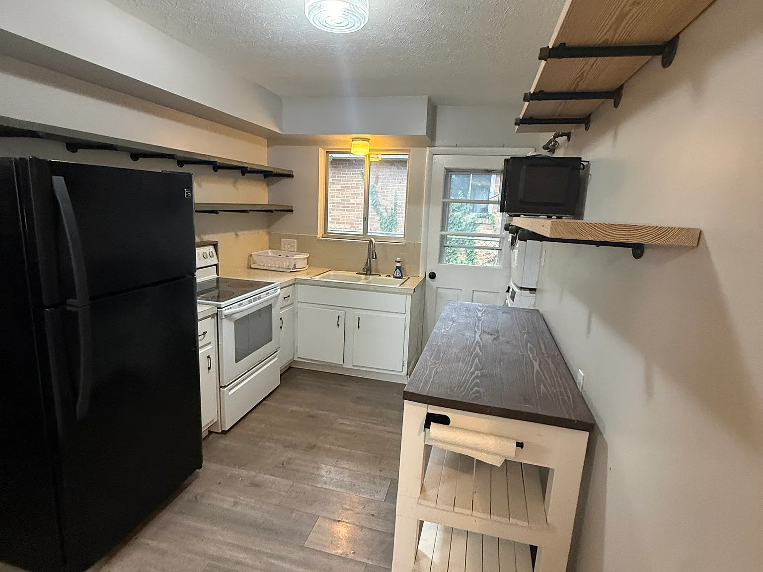 2 bed, 826 sqft, $1,600 — Photo 3