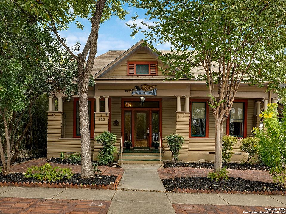 1st image of 123 E MISTLETOE AVE