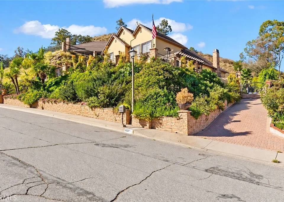 823 Moorside Dr