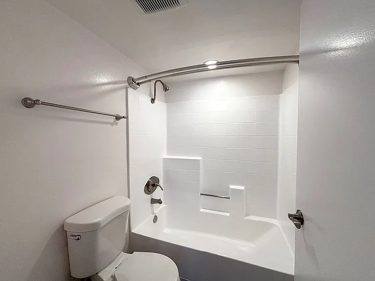 1223 Federal Ave — Photo 24