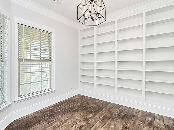 5th image of 1013 Kirby Dr