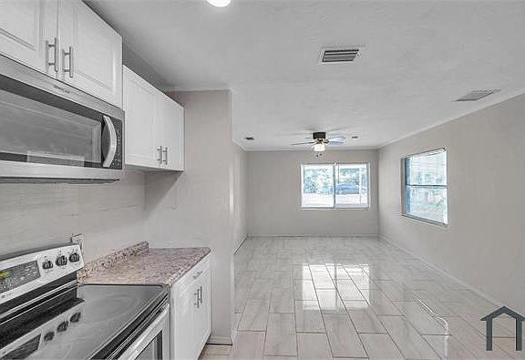 5th image of 909 35th Avenue Dr E