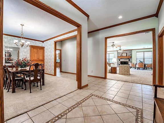 5th image of 2214 Hidden Lake Dr