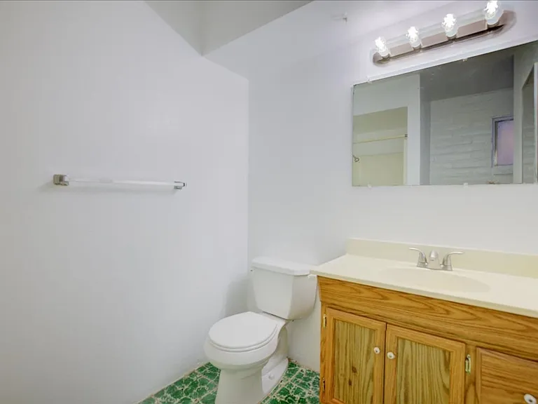 3425 E Fairmount St — Photo 19