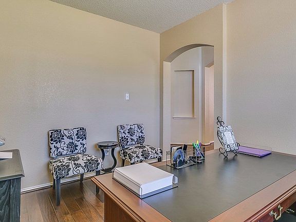 4th image of 1074 Pondview Dr