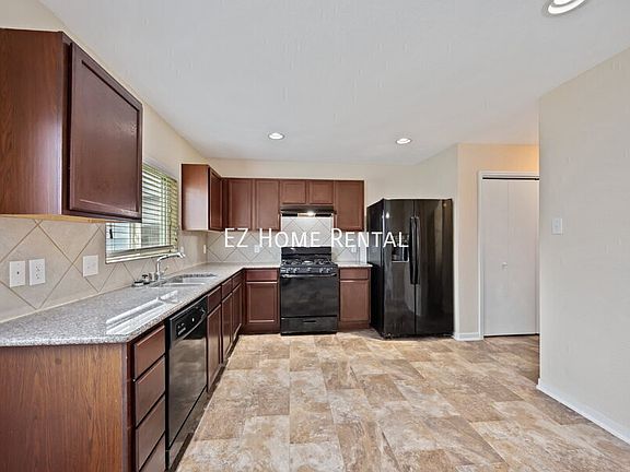 4th image of 1026 Carolina Wren Cir