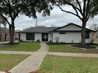 9911 Cedarhurst Dr, Houston, TX 77096