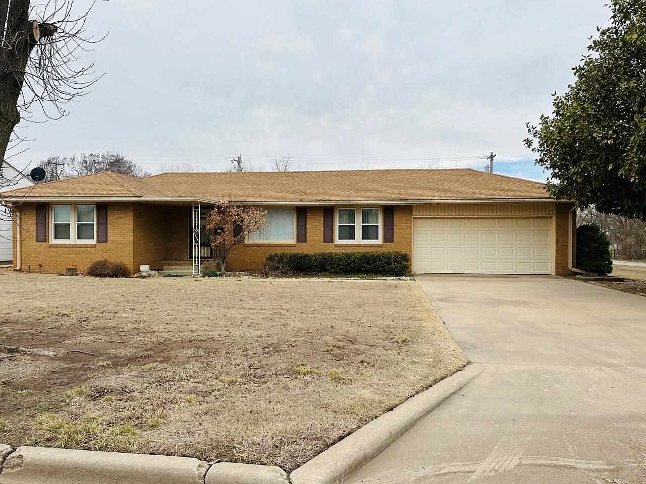 323 N 9th St, Blackwell, OK 74631 Zillow