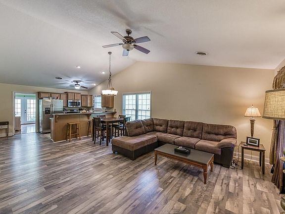 4th image of 110 Willow Oak Ct