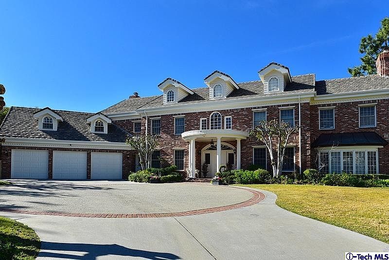 1st image of 812 Greenridge Dr