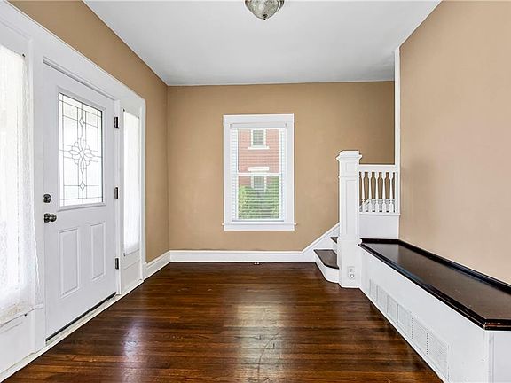 4th image of 616 W Lexington Ave