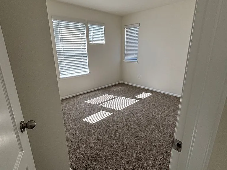 17612 Cherokee St — Photo 20