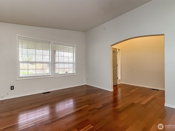 5th image of 12516 204th Avenue Ct E